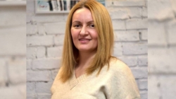 Baia Mare: „Fragmente de iarnă”, o expoziție despre liniștea satului și timpul care încetinește