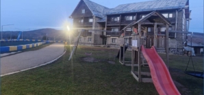 Izvoare Resort dă startul sezonului de iarnă și inaugurează prima pârtie sintetică din Maramureș