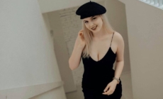 Dora Fântână explorează sinele în expoziția „Autoportretul – Imaginea de dincolo de sine”