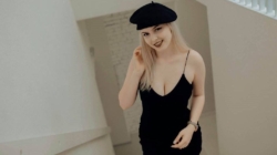 Dora Fântână explorează sinele în expoziția „Autoportretul – Imaginea de dincolo de sine”