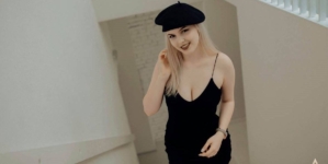 Dora Fântână explorează sinele în expoziția „Autoportretul – Imaginea de dincolo de sine”