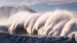 Tragedie în Tenerife : turiști români luați de valuri