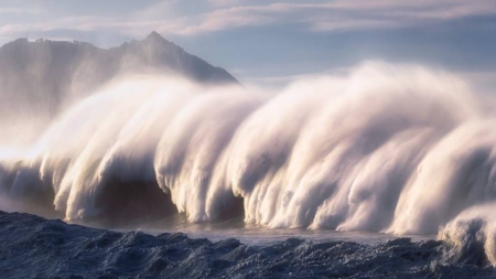 Tragedie în Tenerife : turiști români luați de valuri