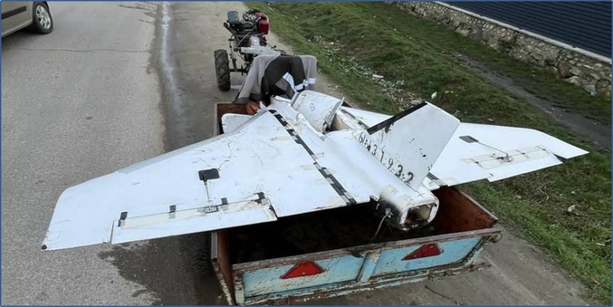 Ce faci când găsești o dronă rusească? O duci acasă și o reciclezi