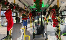 Autobuzul lui Moș Crăciun se pregătește să pornească la drum în Baia Mare