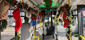 Autobuzul lui Moș Crăciun se pregătește să pornească la drum în Baia Mare