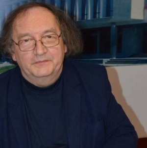 9 decembrie 1957 – S-a născut istoricul și criticul literar Gheorghe Glodeanu