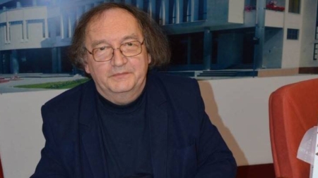 9 decembrie 1957 – S-a născut istoricul și criticul literar Gheorghe Glodeanu