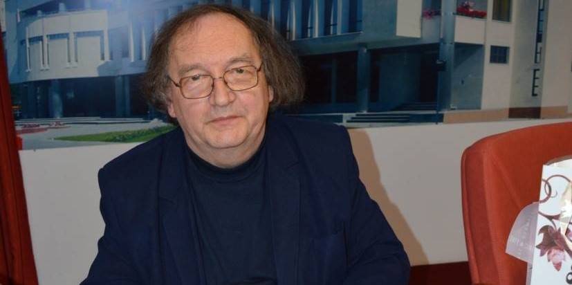 9 decembrie 1957 – S-a născut istoricul și criticul literar Gheorghe Glodeanu