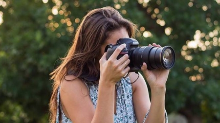 Centrul Cultural‑Educațional START din Târgu Lăpuș găzduiește expoziția tinerilor fotografi