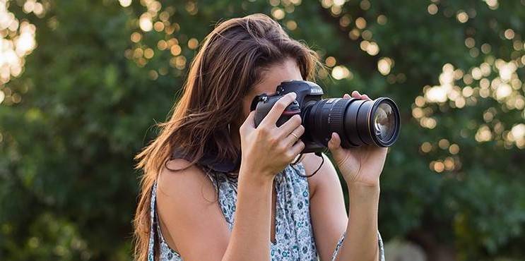 Centrul Cultural‑Educațional START din Târgu Lăpuș găzduiește expoziția tinerilor fotografi