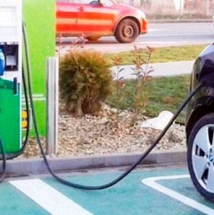 În Moisei, Maramureș, au fost puse în funcțiune stații de încărcare pentru mașini electrice