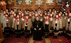 „Pe drum bătut de piatră”, în interpretarea Corului de copii și tineri „Datina” din Dumbrăvița