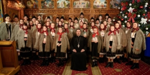 „Pe drum bătut de piatră”, în interpretarea Corului de copii și tineri „Datina” din Dumbrăvița