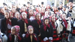 Coconii din Bârsana au adus colindul străbun în Baia Mare