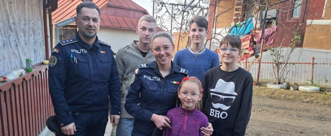 Polițiștii maramureșeni aduc bucurie de Crăciun prin donații și gesturi de solidaritate
