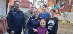 Polițiștii maramureșeni aduc bucurie de Crăciun prin donații și gesturi de solidaritate