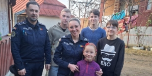 Polițiștii maramureșeni aduc bucurie de Crăciun prin donații și gesturi de solidaritate