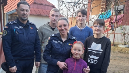 Polițiștii maramureșeni aduc bucurie de Crăciun prin donații și gesturi de solidaritate