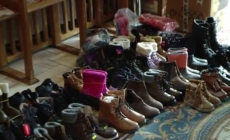 Campania „Încalță un copil, de iarnă!” aduce bucurie copiilor nevoiași din Maramureș