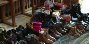 Campania „Încalță un copil, de iarnă!” aduce bucurie copiilor nevoiași din Maramureș