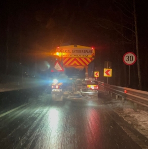 Drumarii, la treabă. Peste 50 de utilaje au fost scoase pe șoselele din județ