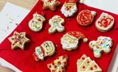 Mirosul de sărbătoare a pătruns la Centrul Luchian din Baia Mare, în cadrul atelierului de ornat turtă dulce