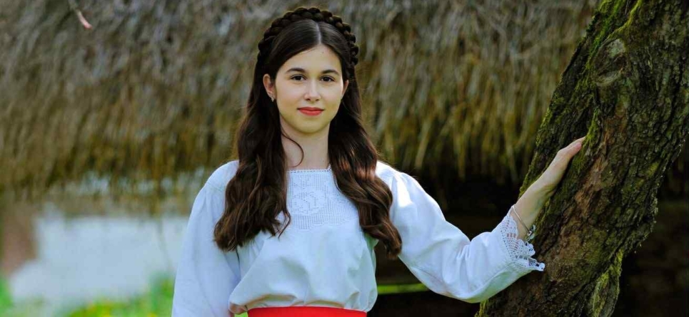 Raluca Maria Chira, o voce tânără care cucerește scena prin talent și pasiune