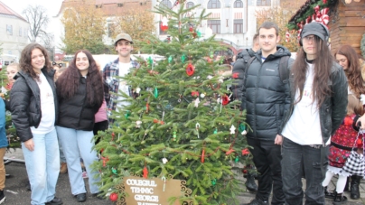 Inovație și sustenabilitate: elevii de la Colegiul Tehnic „George Barițiu” au realizat ornamente pentru brad, folosind tehnologia modernă