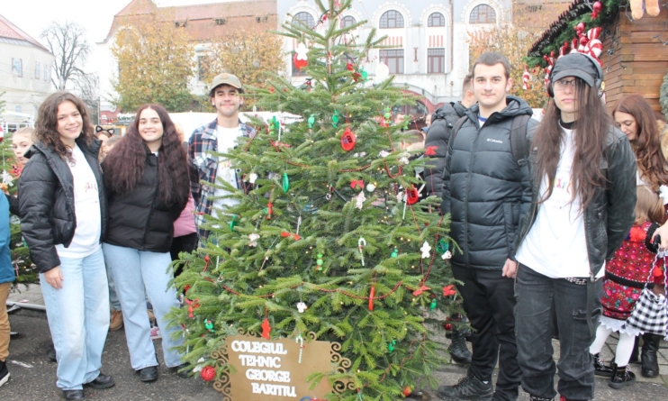 Inovație și sustenabilitate: elevii de la Colegiul Tehnic „George Barițiu” au realizat ornamente pentru brad, folosind tehnologia modernă