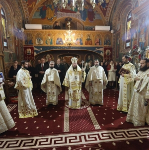 Preasfințitul Părinte Timotei Sătmăreanul a slujit la Mănăstirea „Sfinții Apostoli Petru și Pavel” Bixad