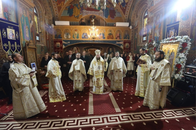 Preasfințitul Părinte Timotei Sătmăreanul a slujit la Mănăstirea „Sfinții Apostoli Petru și Pavel” Bixad