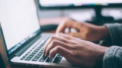 S-a lansat ghidul „Inteligența artificială & manipularea percepției umane”