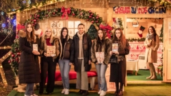 „Întâlnire pe nevăzute cu o carte”: o inițiativă deosebită la Târgul Caritabil de Crăciun din Baia Mare