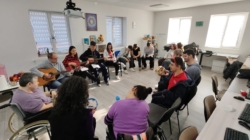 Tinerii de la Colegiul Național „Mihai Eminescu” Baia Mare au colindat la centrul Asociației Esperando