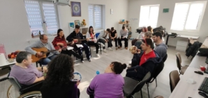 Tinerii de la Colegiul Național „Mihai Eminescu” Baia Mare au colindat la centrul Asociației Esperando