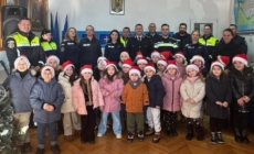 Polițiștii sigheteni i-au primit cu brațele deschise pe colindători