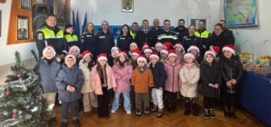 Polițiștii sigheteni i-au primit cu brațele deschise pe colindători