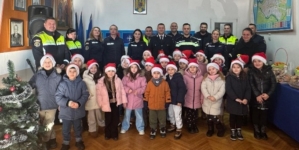 Polițiștii sigheteni i-au primit cu brațele deschise pe colindători