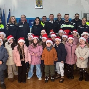 Polițiștii sigheteni i-au primit cu brațele deschise pe colindători
