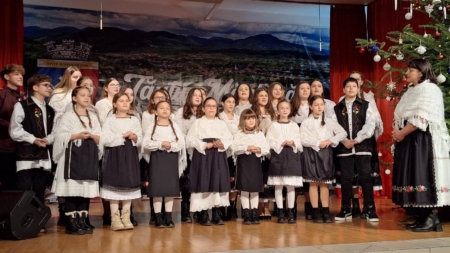 Magia Crăciunului, adusă pe scenă la Concertul caritabil din Tăuții Măgherăuș