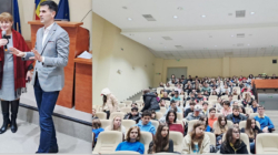 „Chimia din farfurie”: Conferință națională cu prof. univ. dr. Dan Cristian Vodnar în fața a peste 250 de elevi