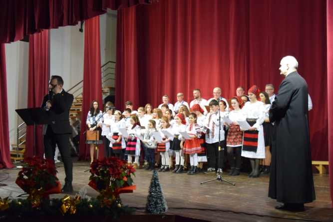 Casa de Cultură a orașului Seini a fost cuprinsă de magia Crăciunului, în cadrul concertului de colinde și muzică religioasă
