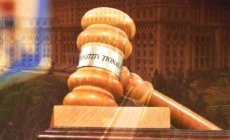 Joaca de-a amânările a Curții Constituționale
