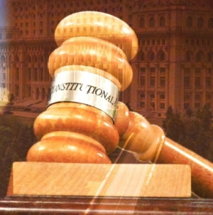 Joaca de-a amânările a Curții Constituționale