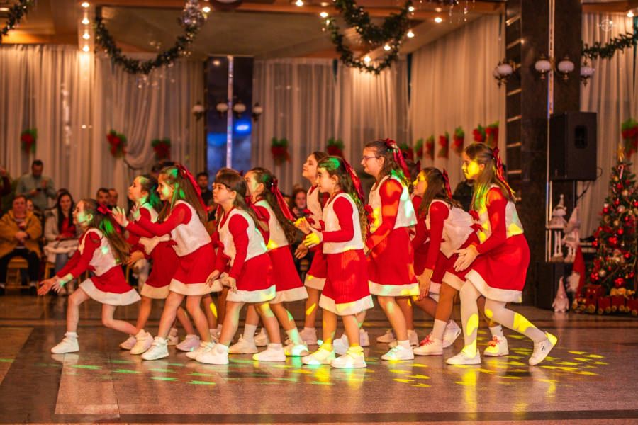 Crăciunul a fost sărbătorit prin dans la DanceLight Studio Baia Mare