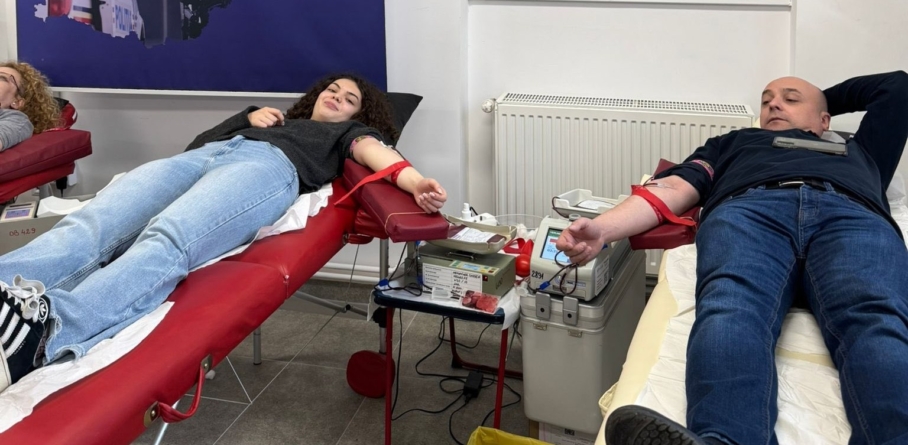 Zeci de polițiști, alături de angajați ai STS, au donat sânge