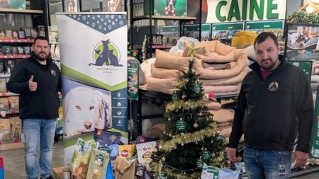 „Sub bradul faptelor bune”: campanie de donații de hrană pentru animale, finalizată cu succes