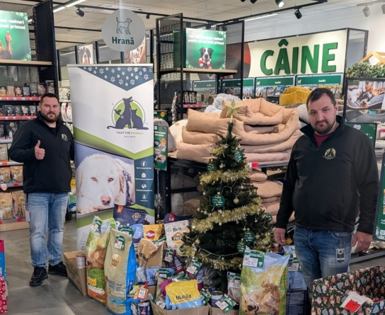 „Sub bradul faptelor bune”: campanie de donații de hrană pentru animale, finalizată cu succes