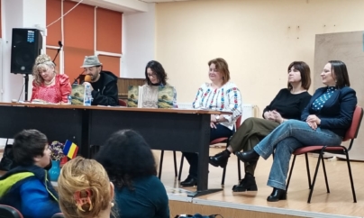 Scriitorul Gelu Vlașin, în mijlocul elevilor de la Colegiul Național „Mihai Eminescu” Baia Mare